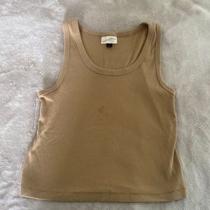 This is a L tan tank top from Universal Thread.